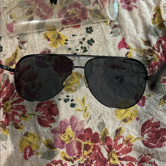 Quay Australia Black Aviator Sunglasses- High Key - Picture 4 of 7